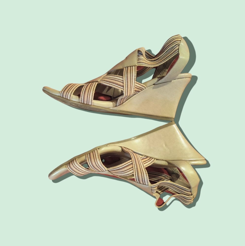 Impo stretch wedge espadrille | wedge sandal| tan| stretch | size 9m | worn once